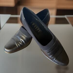 Vintage Amalfi Italy Black Leather Almond Toe Low Heel Pumps Minimalist 7.5